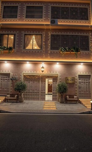 Mặt tiền nơi lưu trú