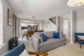 TV, fireplace - Modern House for 18 with Firepit in Boise (Boise)