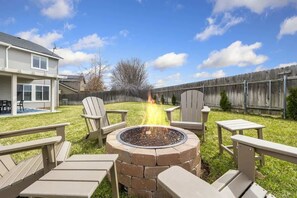 Property grounds - Modern House for 18 with Firepit in Boise (Boise)