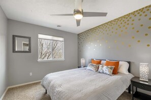 4 slaapkamers, een strijkplank/strijkijzer, reisbedje, wifi