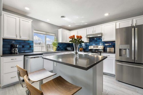 Modern House for 18 with Firepit in Boise