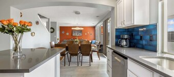 Modern House for 18 with Firepit in Boise