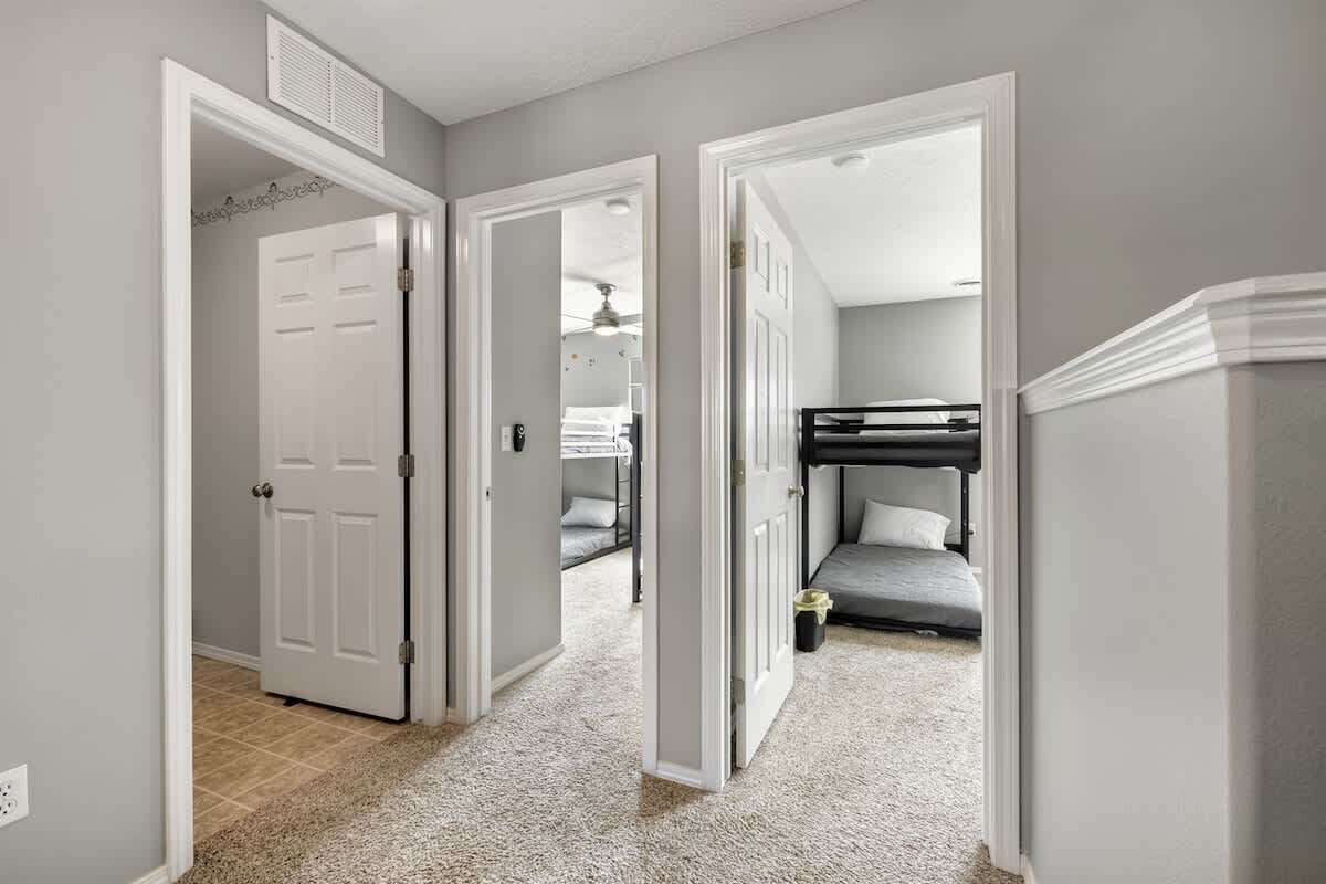 4 slaapkamers, een strijkplank/strijkijzer, reisbedje, wifi