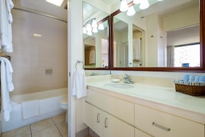 Bidet, towels