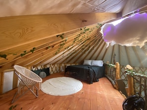 1 bedroom, travel cot, free WiFi, bed sheets - Mother Earth, stargazing from the hot tub, Mountain Views, outdoorsman paradise (Hillsville)