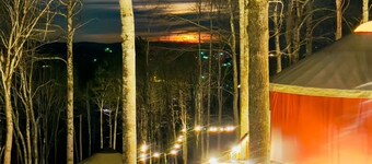 Mother Earth, stargazing from the hot tub, Mountain Views, outdoorsman paradise