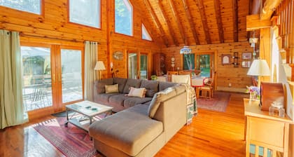 Modern Cabin In the Woods