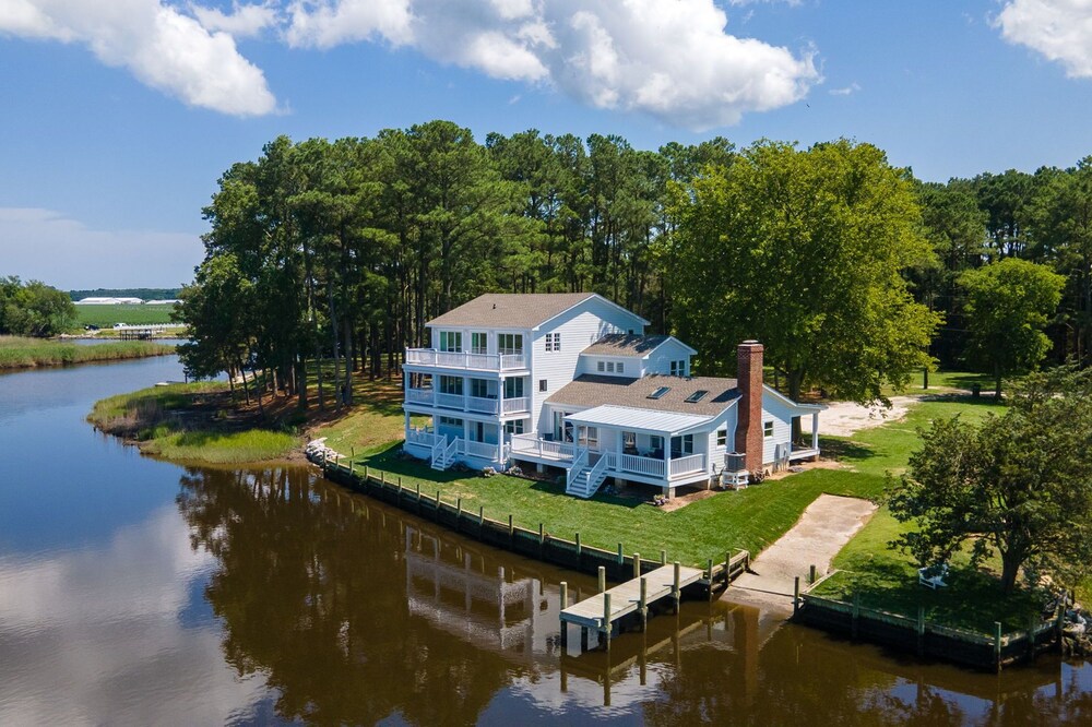 Creek House, simplistic luxury on Holden's Creek
