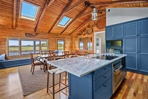 Fridge, microwave, oven, stovetop - Creek House - Waterfront Oasis on Holden's Creek (Temperanceville)