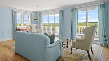 Télévision, table de tennis de table