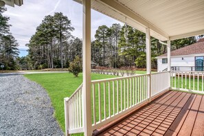 Property grounds - Beachin' at the Cove - Golf course, Shared pool & more! (Greenbackville)