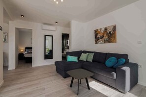 Living area - Holiday apartment on the ground floor (Njivice)