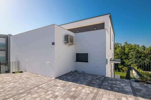 Property grounds - Holiday apartment on the ground floor (Njivice)