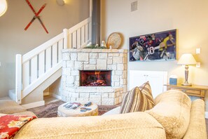 Smart TV y chimenea