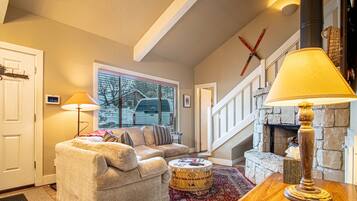 Smart-tv och eldstad