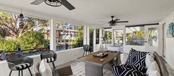 Tropical Bonita Springs home, Beaches, Golf, Canal front for fishing & swim spa!