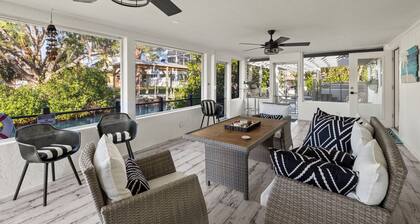 Tropical Bonita Springs home, Beaches, Golf, Canal front for fishing & swim spa!