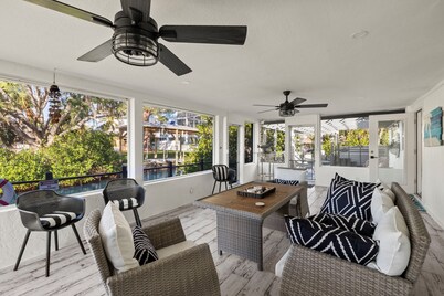 Tropical Bonita Springs home, Beaches, Golf, Canal front for fishing & swim spa!