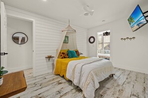 5 bedrooms, in-room safe, desk, iron/ironing board