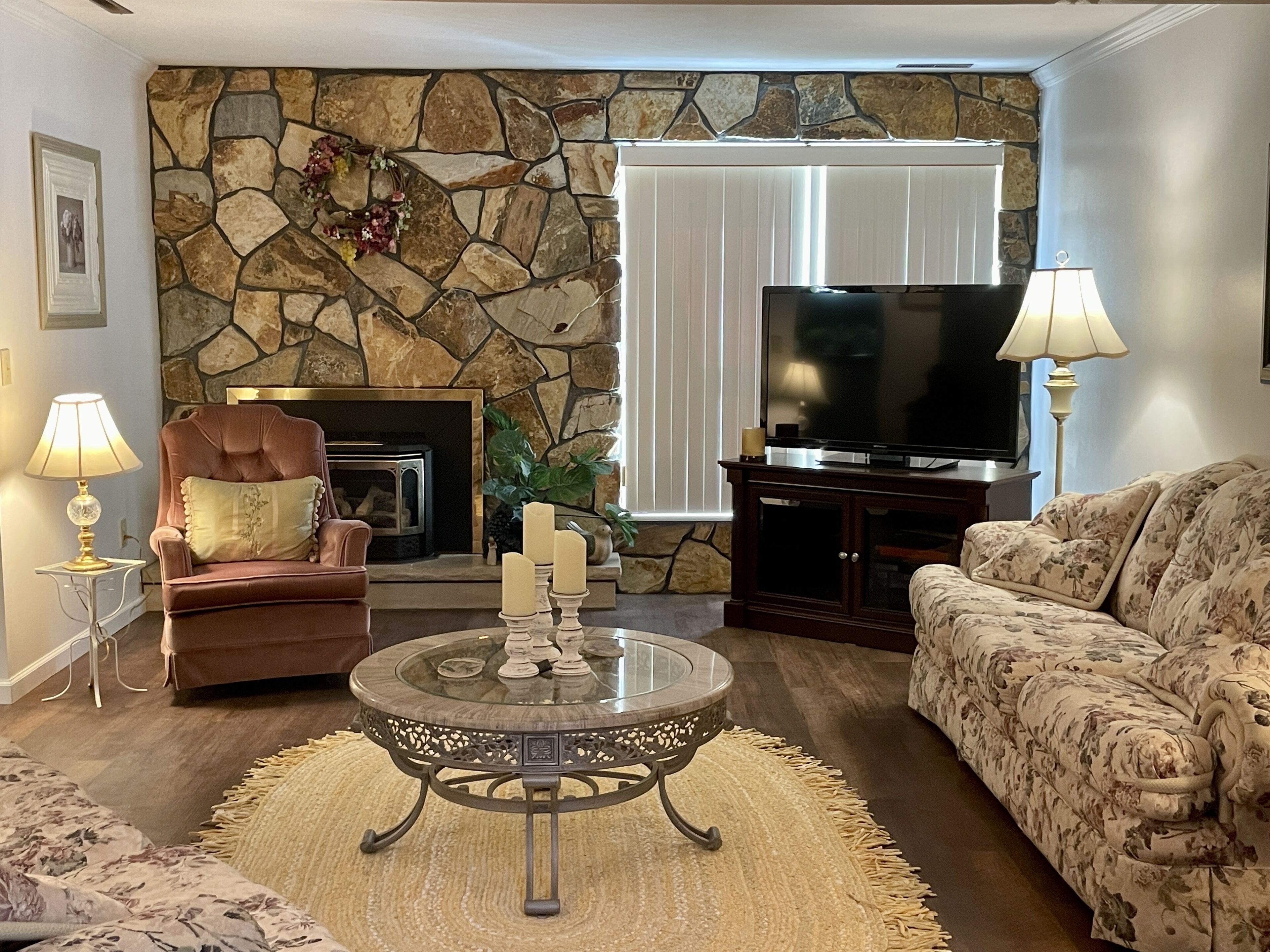 Horse Inn Around Saratoga: Town Home. 🐾Pet Friendly. Mins to I-87. 