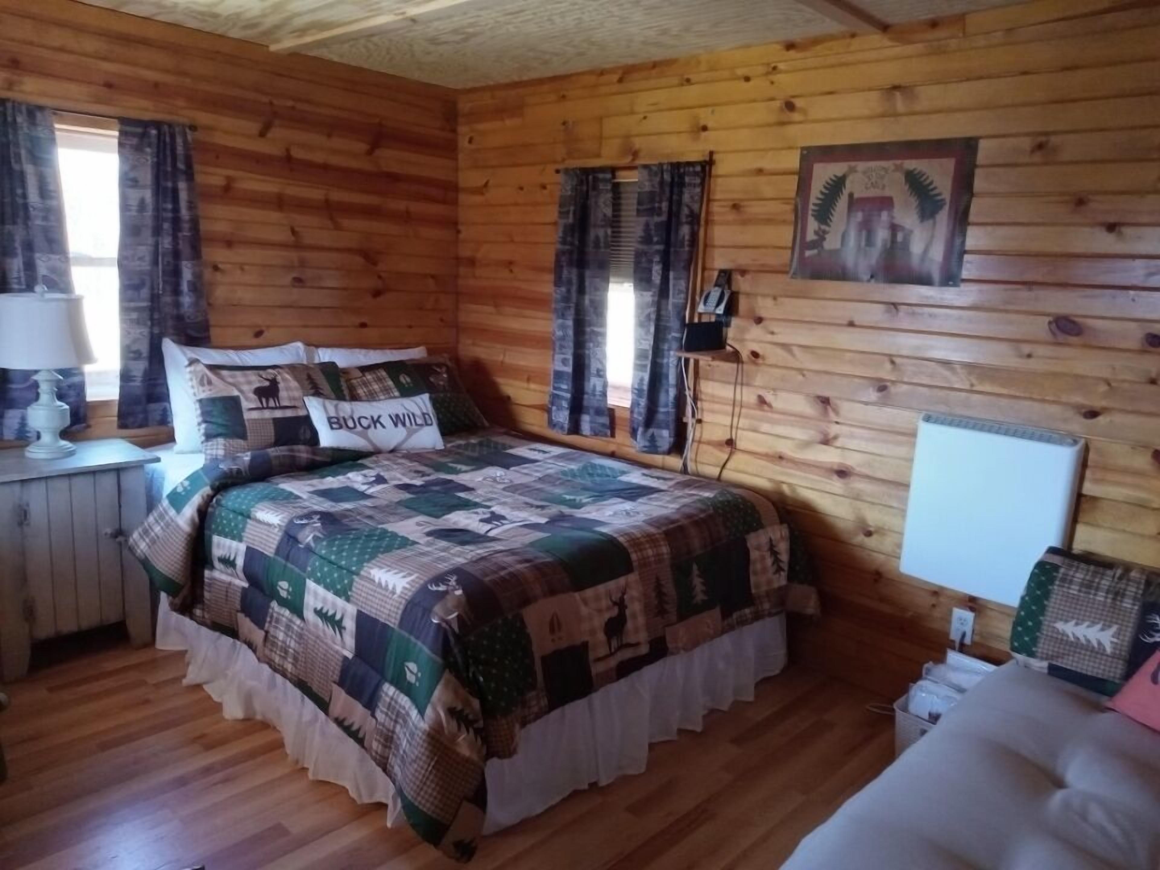 Iona Cabin: Your Cozy Retreat for Hunting, Off-Roading, and Relaxation