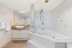 Family Apartment | Bathroom | Hair dryer, towels - Riverdance Apt 14 (Mooloolaba)