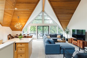 TV, fireplace - Ski In/Ski Out | 5BR Luxury Escape | Private Hot Tub | Garage | Managed By Aloha Whistler (Whistler)