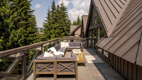 Ski In/Ski Out | 5BR Luxury Escape | Private Hot Tub | Garage | Managed By Aloha Whistler