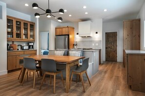 Dining - Beautiful home on 4 acres, dedicated workspace, minutes to downtown Whitefish, 30-day minimum (Whitefish)