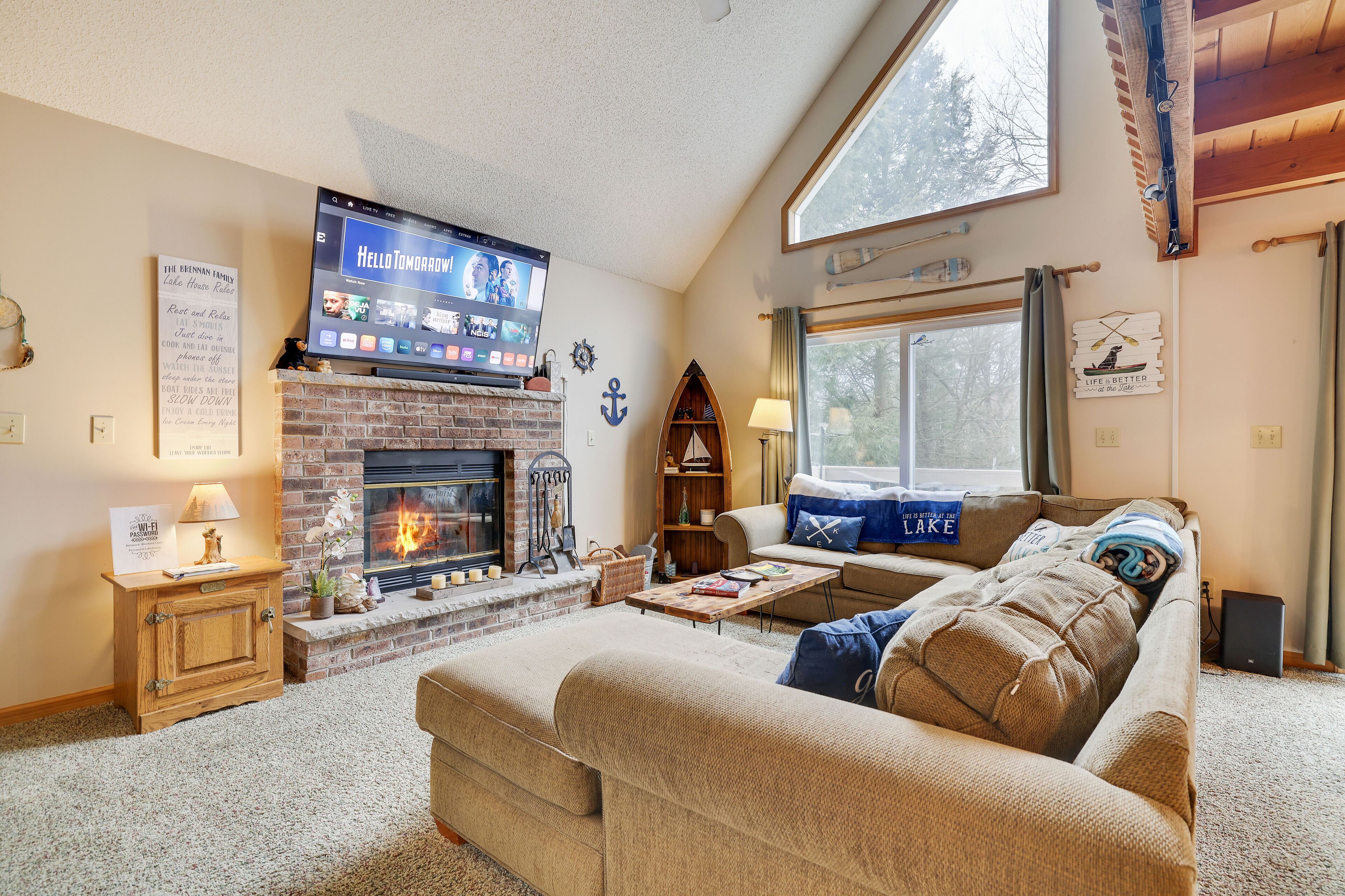 Winter Utopia: Cozy Chalet w/ Indoor Community Pool, Shuffleboard, Outdoor TV