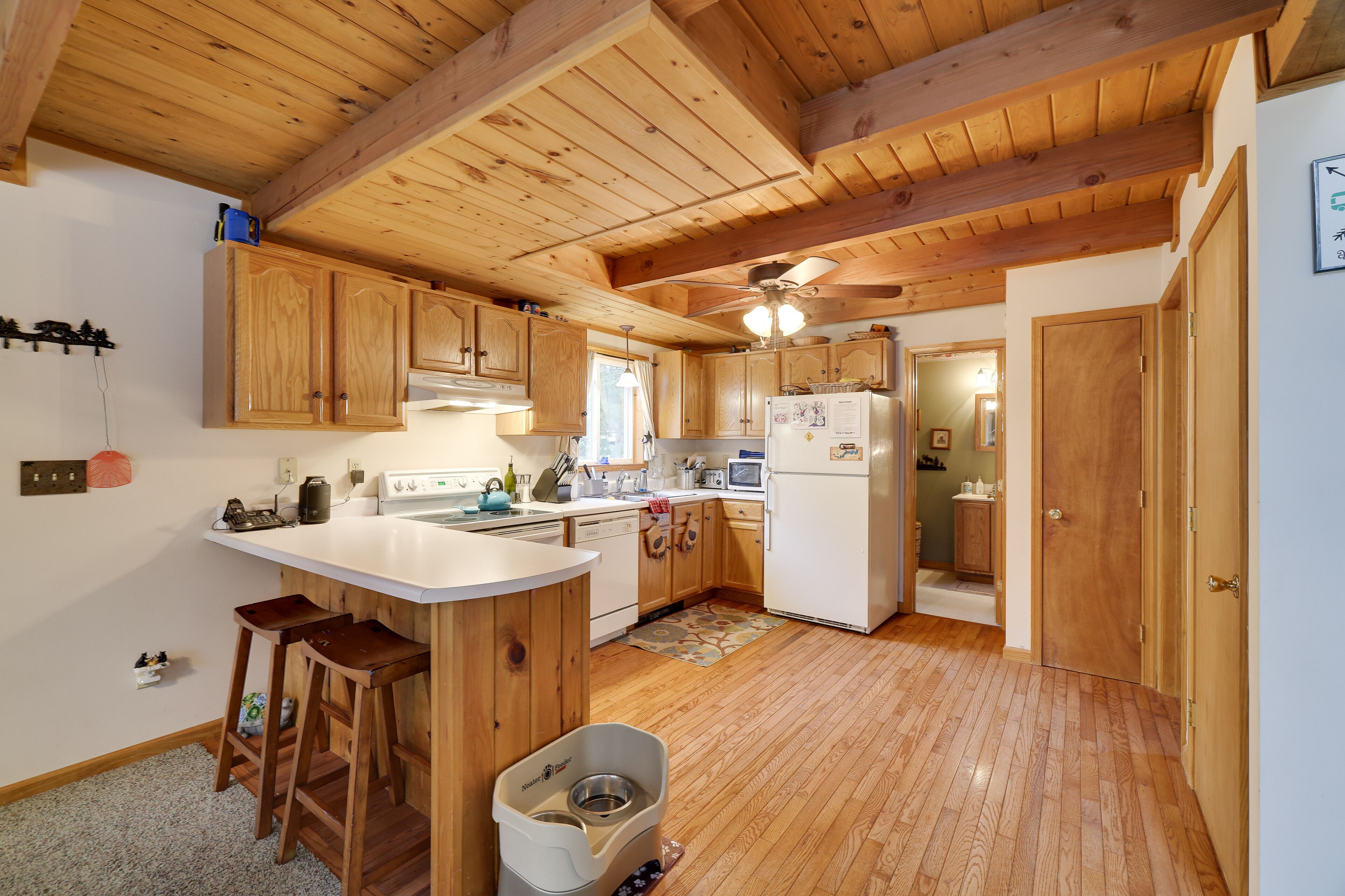 Winter Utopia: Cozy Chalet w/ Indoor Community Pool, Shuffleboard, Outdoor TV