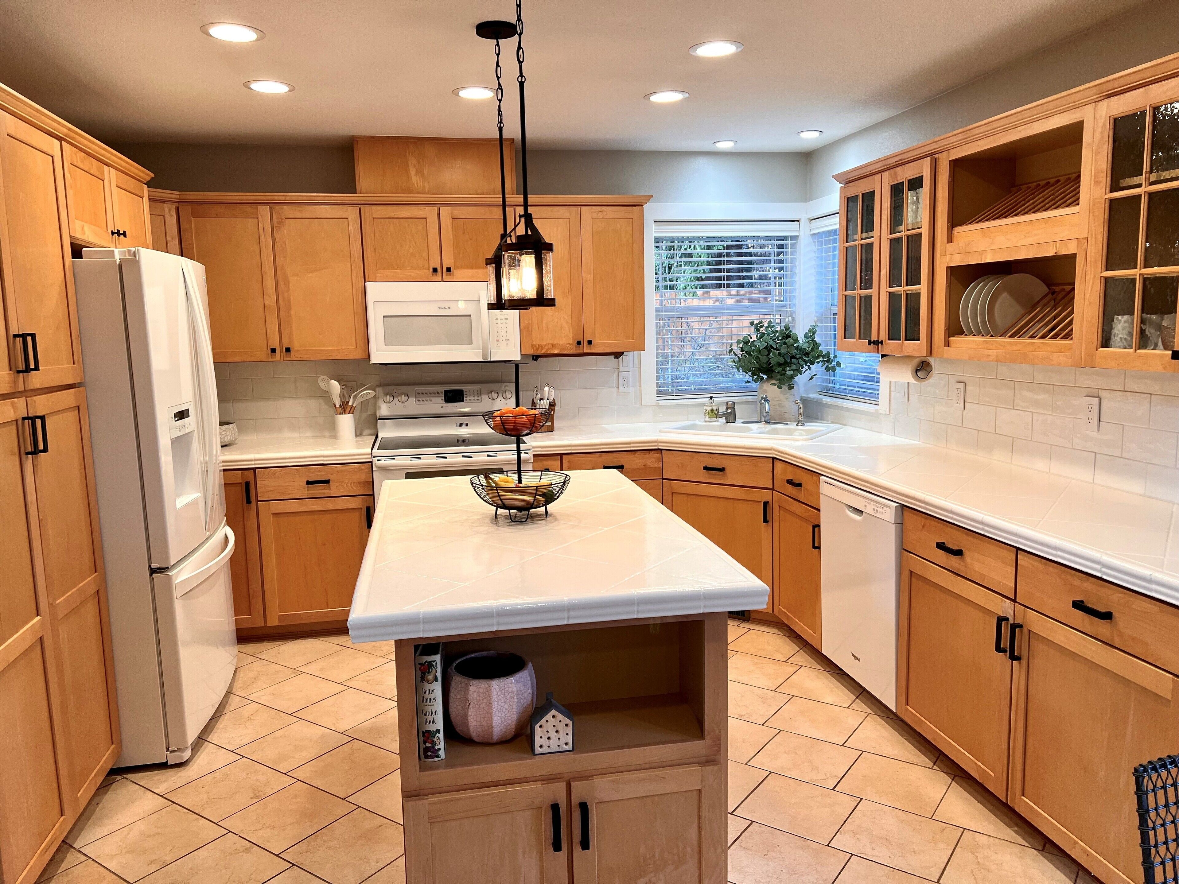 New listing: Home is bright & cheery!