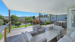 Outdoor dining - Surfrider - Perfect Family Holiday (AVOCA BEACH)