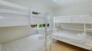 4 bedrooms, iron/ironing board, Internet, bed sheets