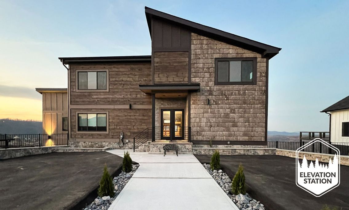 Looking Glass & Elevation Station - Side-by-side cabins with breathtaking views!
