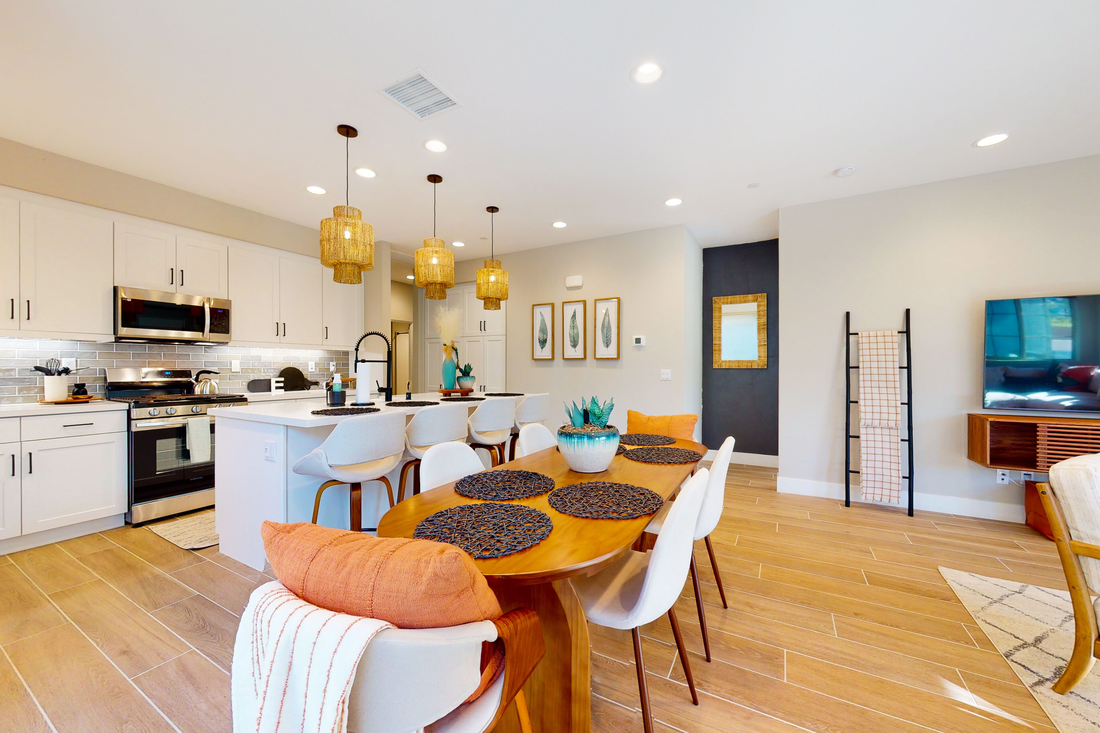 Brand new mountain view home with pool, hot tub, & kitchen - center of PGA West