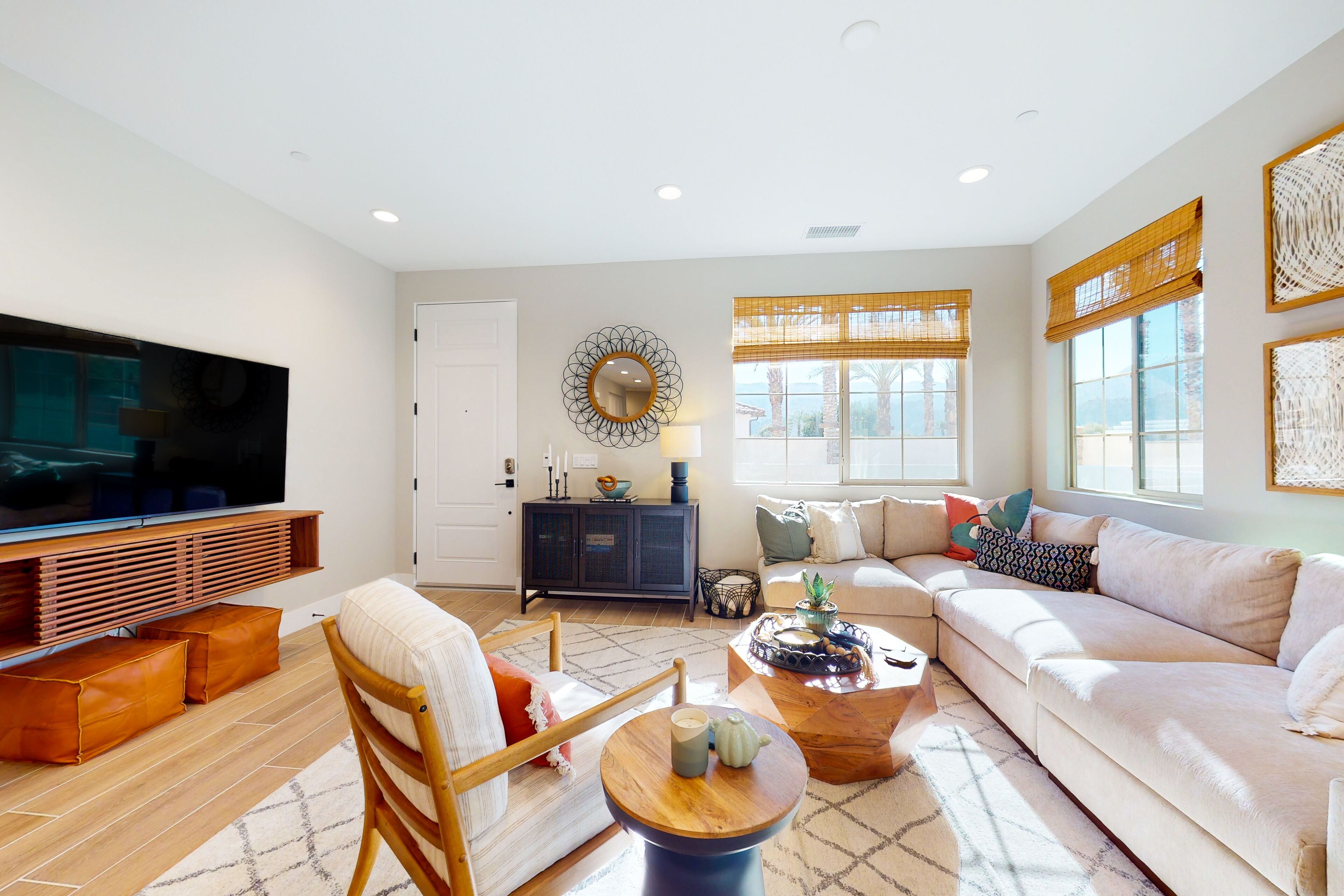 Brand new mountain view home with pool, hot tub, & kitchen - center of PGA West