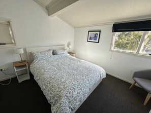 2 makuuhuonetta, silitysrauta/-lauta, ilmainen Wi-Fi, vuodevaatteet