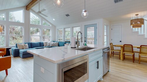 Close to Beach, Game Room, Golf Cart Included