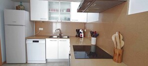 Refrigerador, microondas, horno y lavavajillas