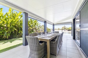 Tempat makan luar