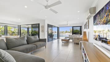 Deluxe House | Living area