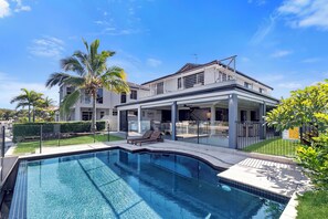 Deluxe House | Courtyard view - YALLA24-LUXURY RESORT STYLE HOLIDAY HOME (Mooloolaba)