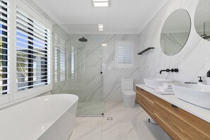 Deluxe House | Bathroom