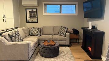 Smart TV, fireplace