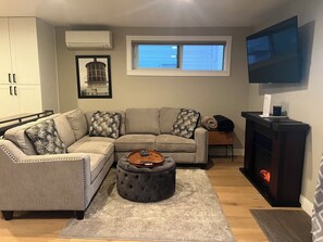 Een smart-tv en een open haard