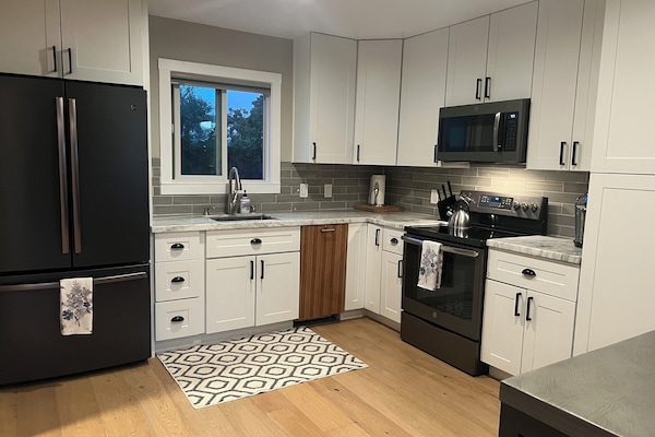 Refrigerador, microondas, horno, placa de cocina