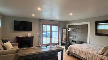 1 bedroom, WiFi (free), bed sheets