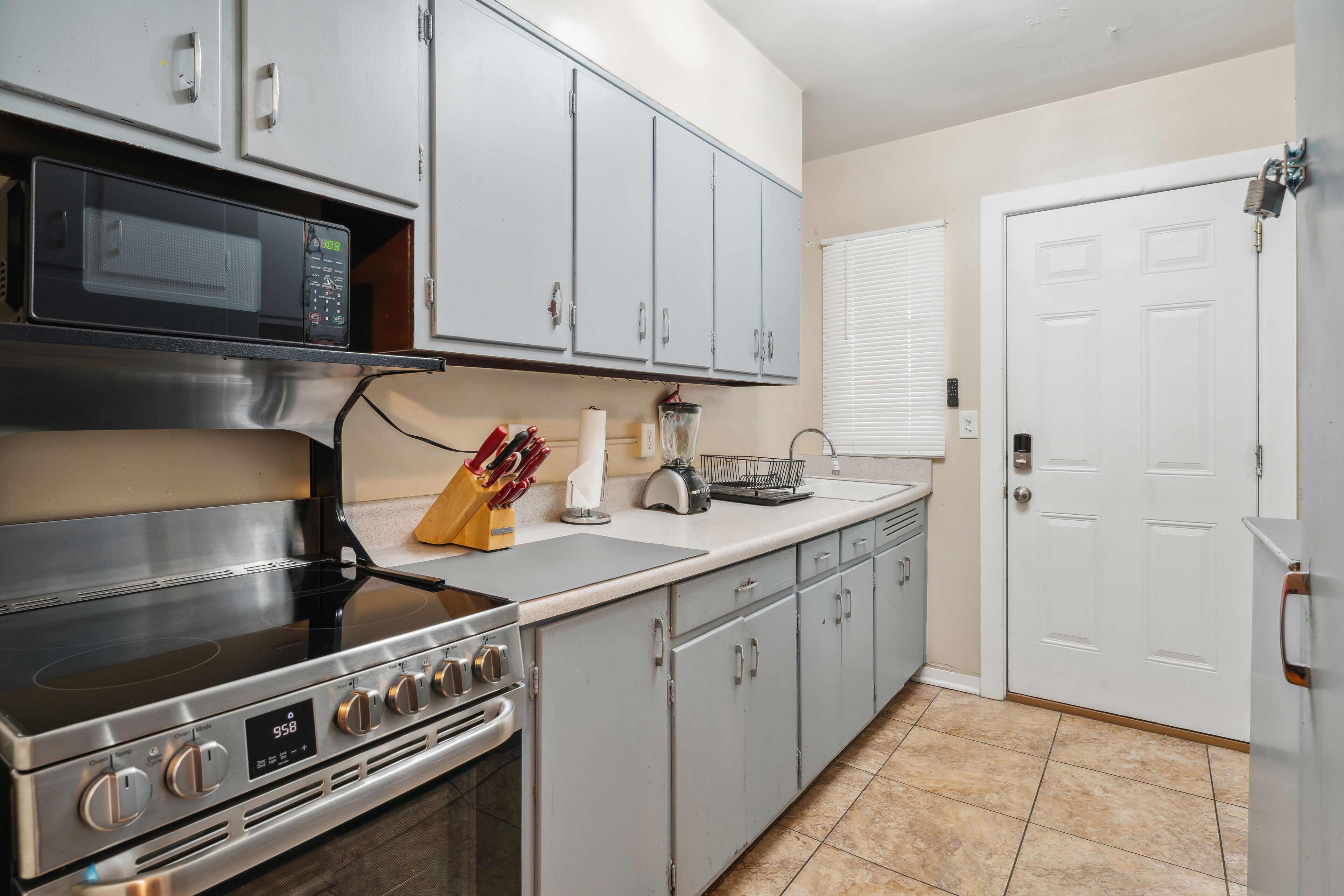 Coastal Cozy Apartment - Beachside.  Block away from the Beach