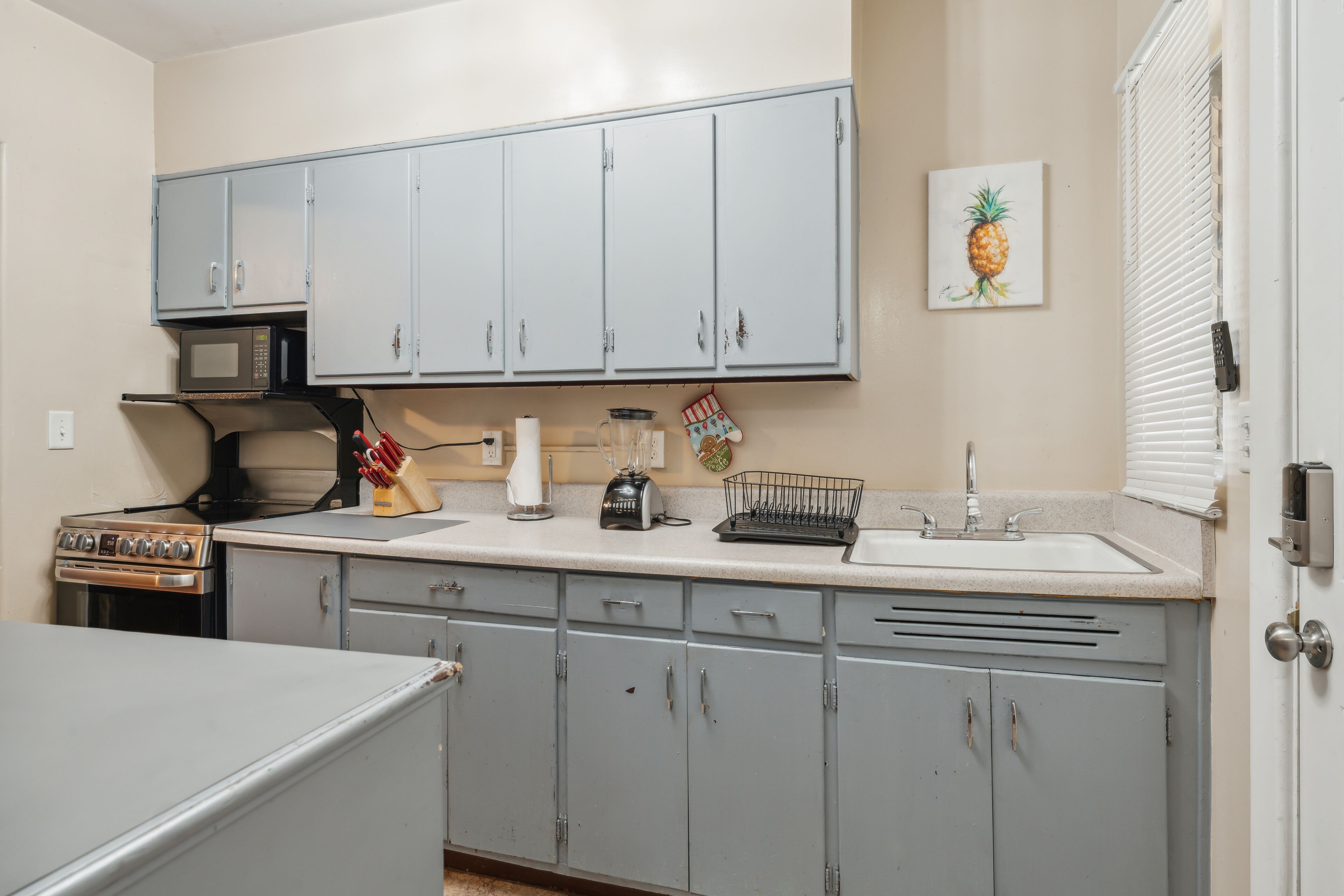 Coastal Cozy Apartment - Beachside.  Block away from the Beach